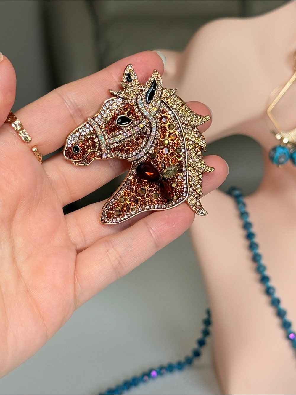 Gold-Tone Brown Crystal Horse Head Brooch - Picture 4 of 7